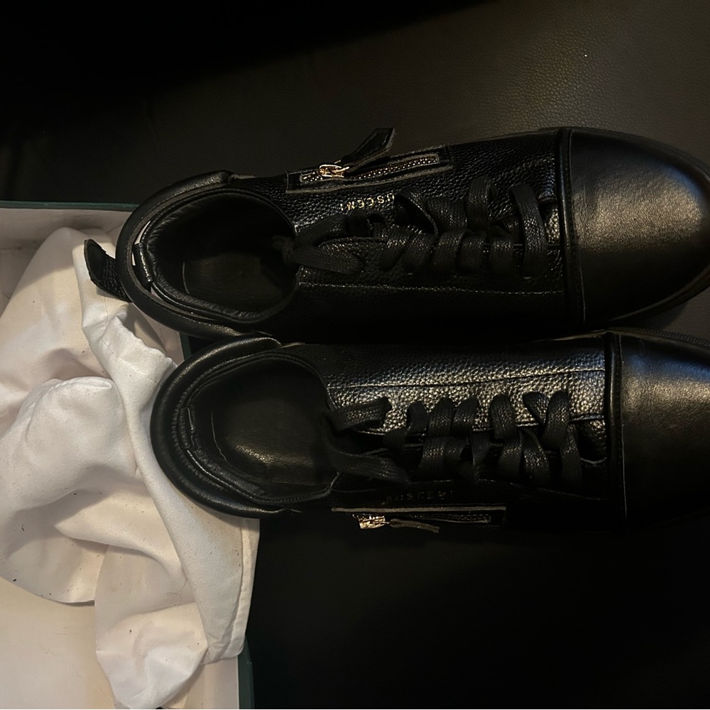 Black 10.5 Buscemi low cut shoe